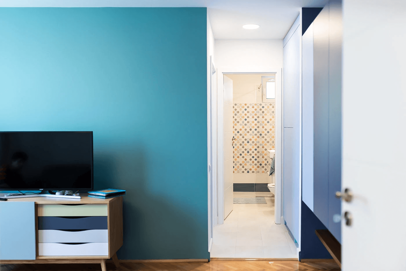 Apartament cu bucătărie galbenă în Cluj-Napoca (15)